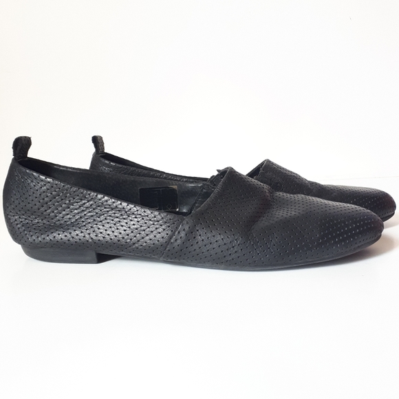 Hibou Leather Perforated High Cut Round Flat Shoe - Picture 2 of 13